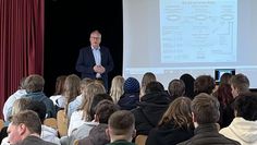 Axel Miesner in der IGS Lilienthal.