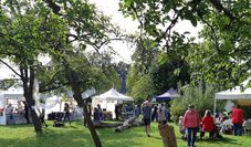 Vorträge, Mitmachaktionen und Stände mit verschiedensten Produkten bietet das Herbstfest.