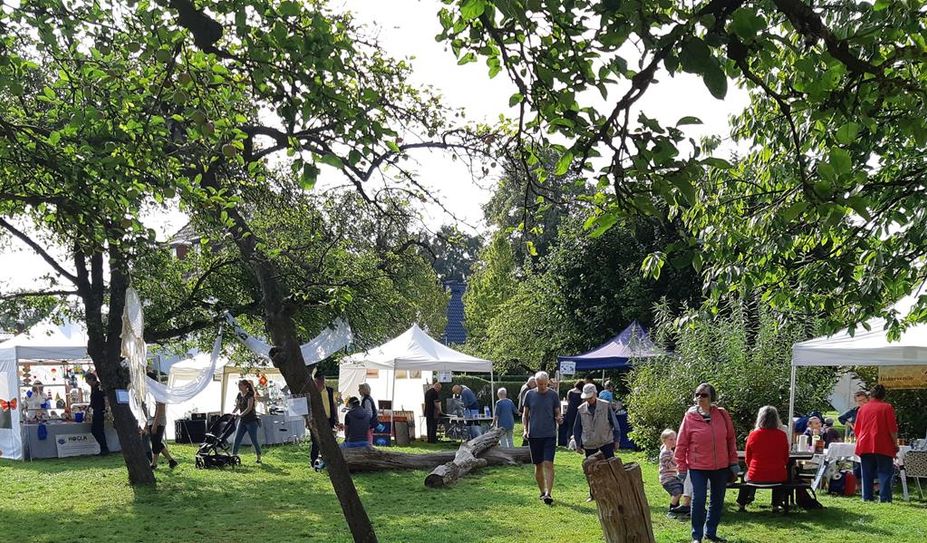 Vorträge, Mitmachaktionen und Stände mit verschiedensten Produkten bietet das Herbstfest.