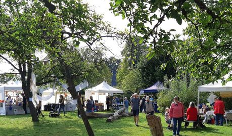 Vorträge, Mitmachaktionen und Stände mit verschiedensten Produkten bietet das Herbstfest.