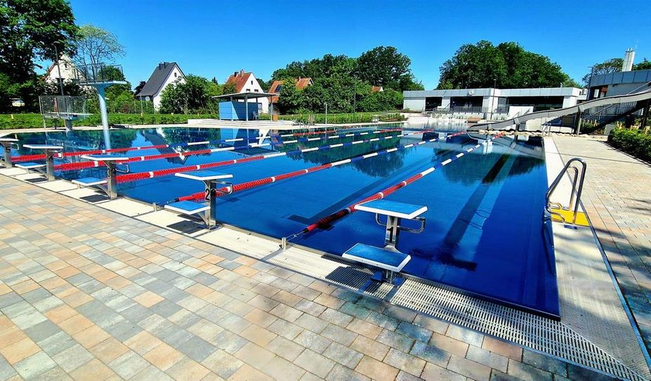 Bei bestem Sonnenschein lohnt sich ein Besuch im Freibad des Delphino.