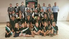 Kutenholz (red). Beim Schützenfest in Kutenholz gab es neben einer Feier und einem großen Schützenumzug mit vielen auswärtigen Vereinen auch ein neues Königshaus. Die neuen Majestäten setzen sich zusammen aus Schützenkönigin Laura Müller, Schützenkönig Torben Engelhardt, Jungschützenkönigin Beeke Katharina Holst, Jungschützenkönig Carsten Wölpern, Schülerkönigin Ria Jahnke, Schülerkönig Tyron Harms, Vogelkönigin Jule Fitschen, Vogelkönig Sam Schomacker und Feuerwehrkönigin Svea Schulz.