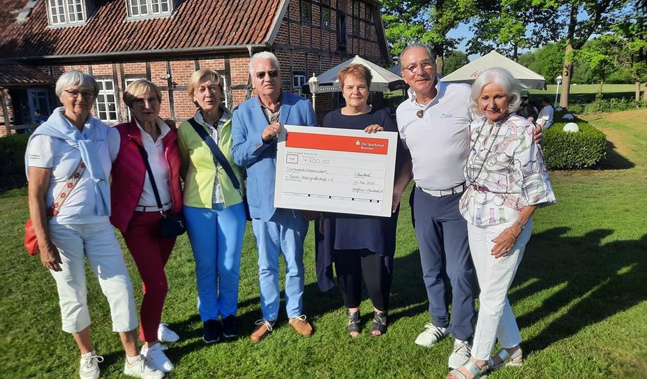 Der Golfclub Lilienthal konnte eine Spende in Höhe von 4.700 Euro an die Bremer Krebsgesellschaft überreichen.