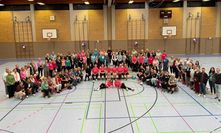 Ministerin Behrens und Landrat Krüger (ganz links) freuten sich über die hohe Teilnehmerzahl beim Frauensporttag in Beverstedt.
