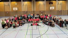 Ministerin Behrens und Landrat Krüger (ganz links) freuten sich über die hohe Teilnehmerzahl beim Frauensporttag in Beverstedt.