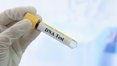 Bestätigt ein DNA-Test die Vaterschaft, kann das Familiengericht die bestehende rechtliche Vaterschaft aufheben und neu feststellen.