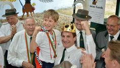 Der neue Schützenkönig Johannes Daub mit dem Kinderkönig Philipp Hertel.