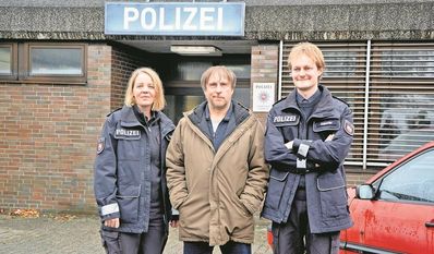 Das Ermittler-Team Jennifer Holstenbeck (Katrin Wichmann), Kommissar Sörensen (Bjarne Mädel) und Malte Schuster (Leo Meier) beim Dreh in Varel.