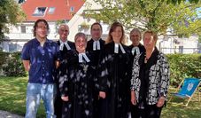 Lara Schilde (3. v. re.) wurde als Superintendentin des Kirchenkreises Osterholz-Scharmbeck aufgenommen.