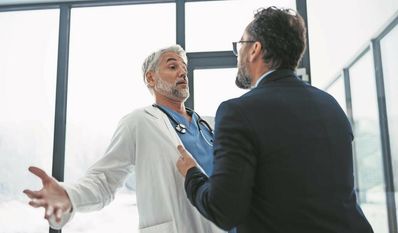 Gewalt gegenüber Klinikpersonal und Rettungskräften nimmt zu.