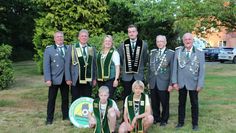 Kuhstedtermoor (red). Hinter dem Schützenvolk in Kuhstedtermoor  liegt ein gelungenes und zünftiges Schützenfest. Die Beteiligung an den Wettbewerben und anderen Programmpunkten war groß. Somit kann auch in diesem Jahr ein neues und volles Königshaus präsentiert werden. Bei den Damen setzte sich Christina Wellbrock durch und Jens Grabau holte die Krone bei den Männern. Neuer Alterskönig, mit einem Alter von 90 Jahren, wurde der Ehrenpräsident Heinz Stelljes. Marvin Stelljes wurde neuer Jugendkönig. Neues Kinderkönigspaar wurden Ines und Mathis Gerken.