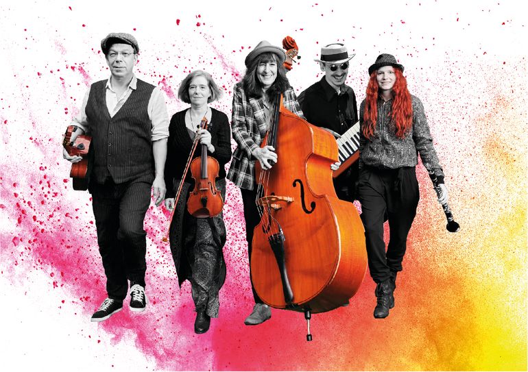 Konzerte von Mischpoke wirken wie eine große musikalische Aufforderung, unser aller Zusammenleben voller Freude  gestalten.