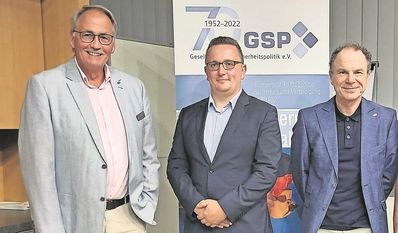 Sektionsleiter Werner Hinrichs (v. li.), Referent Severin Pleyer und der stellv. Sektionsleiter Axel Loos freuten sich über das Interesse am Vortrag in Bremervörde.