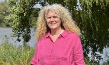 Elke Schlotfeld freut sich, ihr zweites Buch den Bürger:innen vorzustellen.