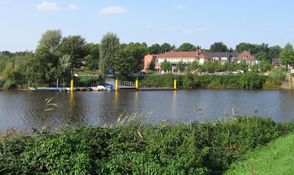 Bald ist das Hamme Forum wieder von beiden Seiten des Flusses erreichbar. Auch der Anbau am Gebäude soll in diesem Frühjahr fertiggestellt werden.