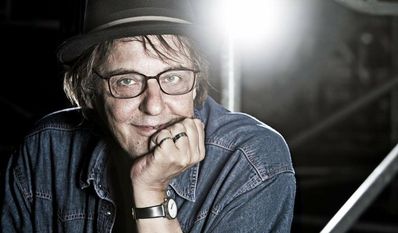 Platziert „zwischen der romantischen Leidenschaft Rio Reisers und dem lakonischen Erzählstil Sven Regeners“ (FAZ): Danny Dziuk.