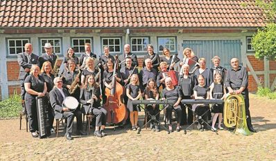 Die Mitglieder des Orchestra Torfteufel e.V. treten endlich wieder auf.