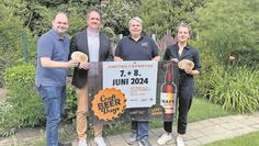 (v. l.) Stefan Molkentin (Wirtschaftstreff), Tobias Schön (Volksbank), Sven Plate (Wirtschaftstreff) und Carolin Novak (Stadtwerke) freuen sich auf zwei schöne Tage mit leckeren Getränken.