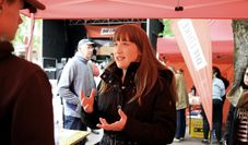 Meet and greet mit Heidi Reichinnek, die sich anderthalb Stunden Zeit nahm für interessierte Bürger der Kreisstadt und Umzu.
