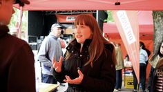 Meet and greet mit Heidi Reichinnek, die sich anderthalb Stunden Zeit nahm für interessierte Bürger der Kreisstadt und Umzu.