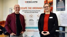 Tim Heitmann und Gleichstellungsbeauftragte Katja Weße sind stolz auf das interaktive Game-Konzept.