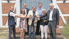 Freuen sich auf das Weinfest: Die Mitglieder der beiden Serviceclubs mit Bürgermeister und Schirmherr Torsten Rohde (rechts).