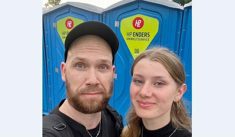 Der Moshpit bei BHZ, das Hurricane Poster und das Anzeiger-Team vor Ort: Patrick Viol und Mathilda Warnecke vor Dixiklos.