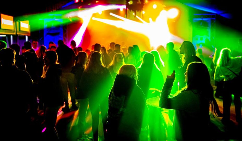Die legendäre Erntedisco startet – auf zwei Areas mit dem OBEX-Partyteam im Festzelt und NICK CODY samt Special Guest im Ballerschuppen.