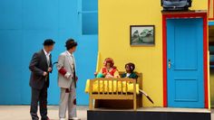Das Gaunerduo Blom (Henrik Müller) und Donner Karlsson (Lena Springfeld) haben nichts Gutes im Sinn mit Pippi Langstrumpf (Greta Hasse) und Affe Herr Nilsson (Leni Schack).