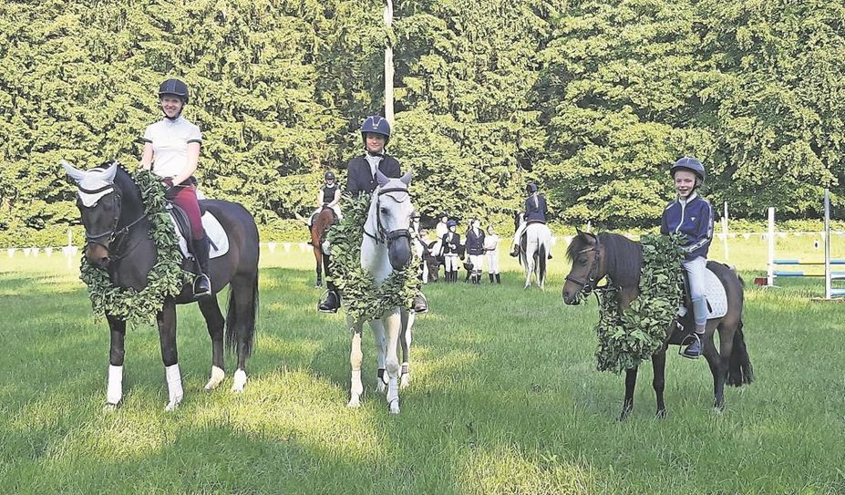 Die Königinnen aus dem vergangenen Jahr: (v. l.) Jana Meyer, Leonie Müller und Fabienne Vagst.