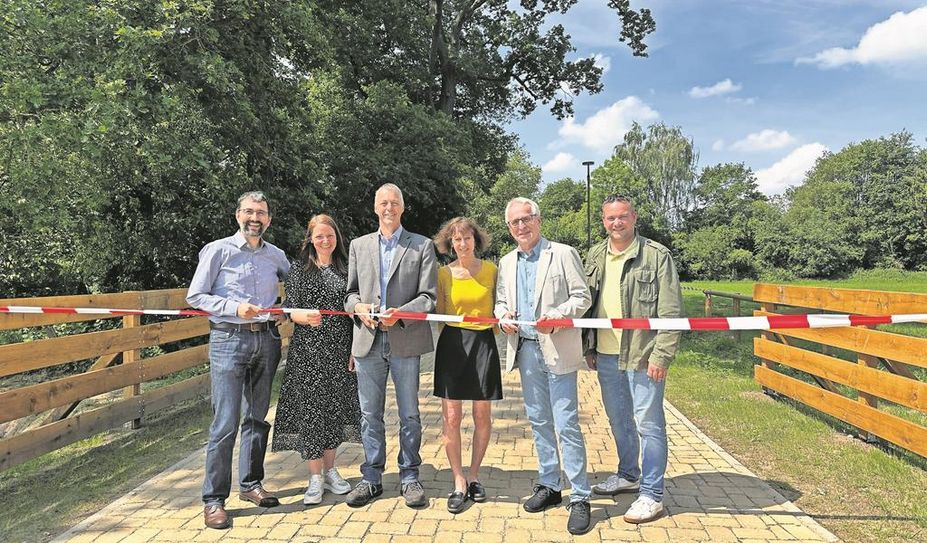 Bei der offiziellen Eröffnung waren alle wichtigen Akteure des Projektes vor Ort und sie freuen sich, dass die Baumaßnahmen nach sechs Monaten beendet wurden.