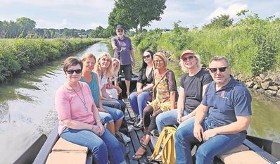 Das Team vom Anzeiger Verlag weiß, dass eine Torfkahnfahrt eine schöne Abwechslung zum Alltag ist.