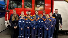 Die aktuelle Gruppe der Jugendfeuerwehr Gnarrenburg mit Jugendfeuerwehrwart Tobias Schijven (rechts) und seinen Stellvertretern Nico Sommer und Alessia Blanken.