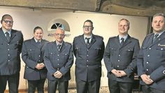 Kutenholz (eb). Die Feuerwehr Kutenholz hat im vergangenen Jahr insgesamt für Übungsdienste, Einsätze, Versammlungen, Lehrgänge, Ausbildung und Brandschutzerziehung 3.679,58  Stunden geleistet, hinzu kommen mehr als 1.000 Stunden im Bereich Jugendfeuerwehr. Auf dem Bild zu sehen sind Dietrich Pazer (neu ernannter FF-Mann), Helge Kroschewski (stellv Gemeindebrandmeister), Hanna Saare (neu ernannte FF-Frau), Olaf Wiemer (Hauptfeuerwehrmann), Florian Tiedemann (Oberfeuerwehrmann), Alexander Gosler (stellv. Ortsbrandmeister) und Danny Waltersdorf (Ortsbrandmeister). Nicht zu sehen sind die neuen Oberfeuerwehrmänner Christian Janssen und Lars Kuhlmann sowie Hauptfeuerwehrmann Andreas Appelt.
