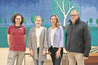 Victor Seraphin Feuchte (Konzertpädagoge) sowie Friederike Stübner-Garbade (Musiklehrerin), Bettina Paquet (Schulleitung) und Holger Berkemeyer (Fachrichtung Leitung Musik) von der Realschule Bremervörde freuen sich über den praktischen Zugang der Schüler:innen zur Musik