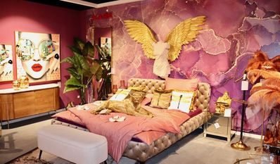 Ein komplett überarbeitetes Lieferantenportfolio verspricht trendaktuelle Möbel.