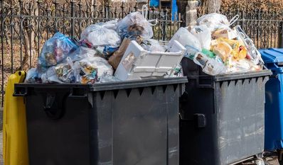 Das sieht nicht richtig aus. Ihren Müll richtig zu trennen, scheint vielen Menschen schwer zu fallen.