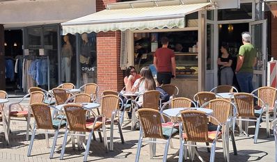Der fehlende Sonnenschirm in der Innenstadt wirft bei den Bürger Fragen auf.