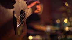 Auch ruhige Gitarrentöne werden auf dem Friedensfestival zu hören sein.