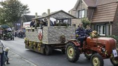 Am Sonntag ziehen die Erntewagen durch Gnarrenburg. Die schönsten Exemplare werden prämiert.