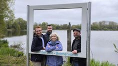Dirk Stelling, Christian Oetjen und Petra Fischer (alle Ortsrat) mit Benjamin Bünning, Natur- und Erlebnispark Bremervörde GmbH.