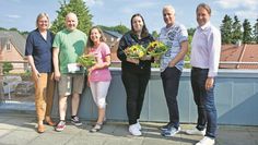Bei der Preisvergabe freuten sich (v.l.n.r.) Anzeiger-Geschäftsführerin Anja Kalski, Einzelsieger Jürgen Tiedemann mit Begleitung Marlis Ohlrogge, Tochter Natalie und Vater Wiatscheslav Rein sowie Volksbank-Marketingleiter Jens Themsen.