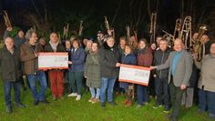 Volker Rosenfeld und Andreas von Glahn sind dankbar über die Unterstützung der beiden Kirchengemeinden und der Farvener Vereine.