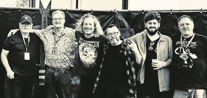 RockAvenue singen Stücke von AC/DC, Guns N‘Roses und den Toten Hosen.