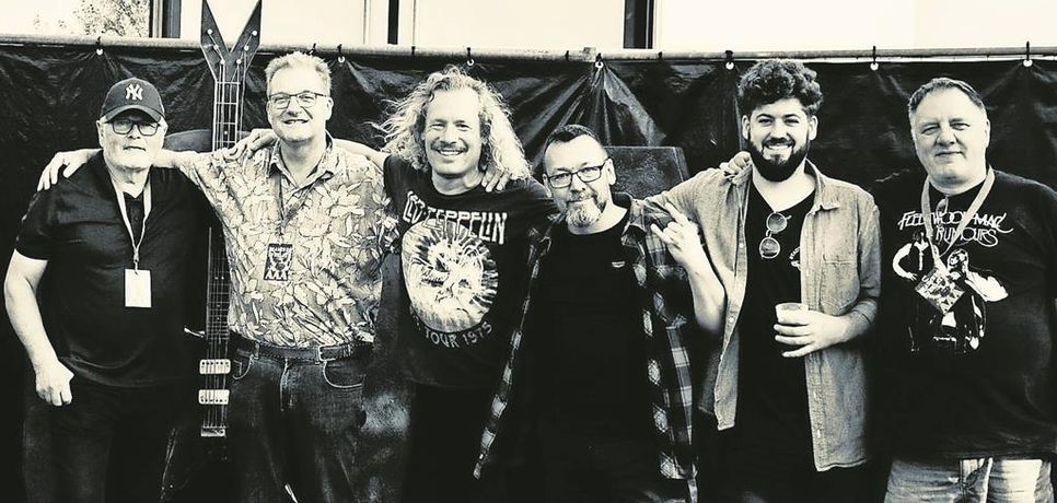 RockAvenue singen Stücke von AC/DC, Guns N‘Roses und den Toten Hosen.