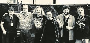 RockAvenue singen Stücke von AC/DC, Guns N‘Roses und den Toten Hosen.