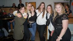 Diese Frauen hatten Glück, dass sie noch Karten bekommen hatten - die Tickets für den Frauenabend waren nämlich bereits nach 75 Minuten ausverkauft.