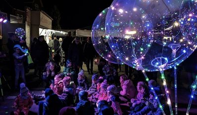 Viel zu entdecken gibt es für Klein und Groß auf dem Lichterfest. Fotos: Archiv/khe