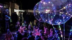 Viel zu entdecken gibt es für Klein und Groß auf dem Lichterfest. Fotos: Archiv/khe