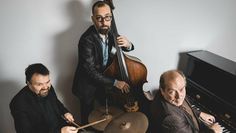Das Klaus Möckelmann Trio steht am 27. November gemeinsam mit Nachwuchsmusiker:innen auf der Bühne. Foto Mark Wetjen